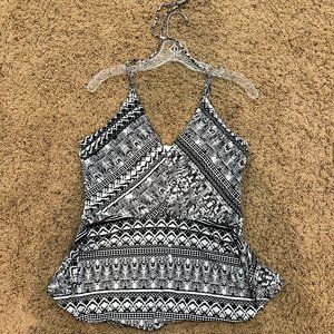 Black & White Jessica Simpson top!